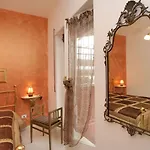 Cozy Flat In Trastevere شقة
